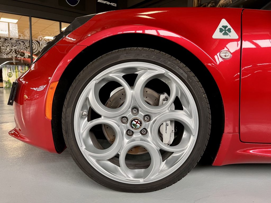 Alfa Romeo 4C 9